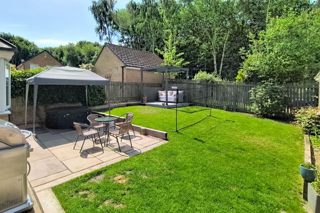 18, Hawthorn Lane, Cleckheaton photo 2