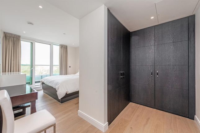 Flat for sale in Altissima House, Vista Chelsea Bridge, London