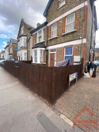 Flat to rent in Limes Road, Croydon