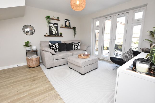 14, Clarence Drive, Hatton, Derby photo 3