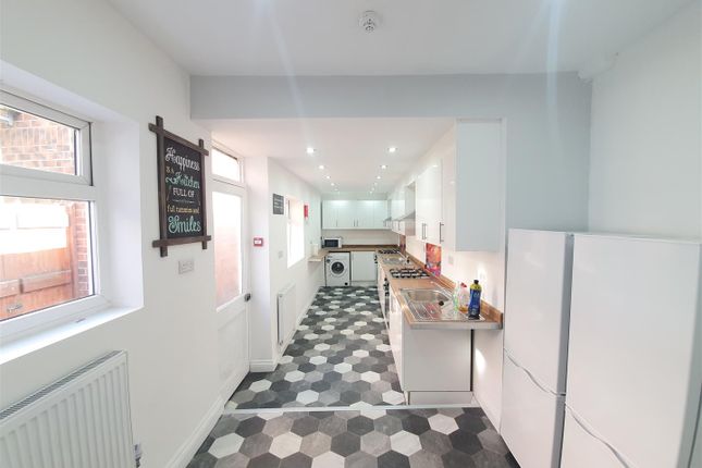 Room 3, 8, Lothair Road, Leicester photo 4