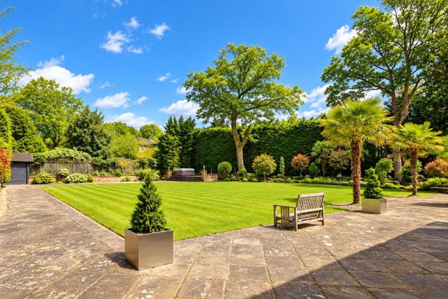 25 Fulmer Drive, Gerrards Cross photo 4