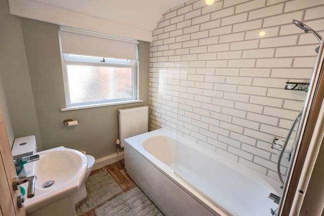 2 Rose Villa, Oaklands, Builth Wells photo 4
