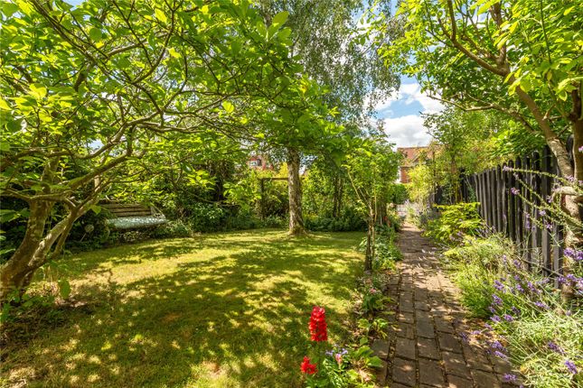 1 White Hart Cottages,, The Street, Cranleigh photo 4