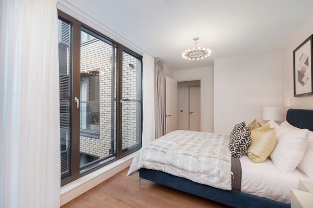Flat to rent in Richmond Buildings, London