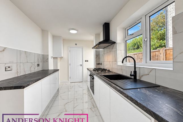 247 Cromwell Road, HOUNSLOW photo 3