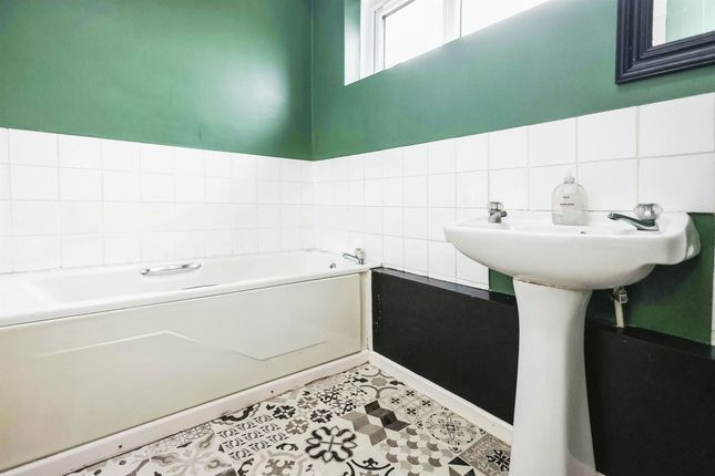 Flat for sale in Woodclose Road, Birmingham