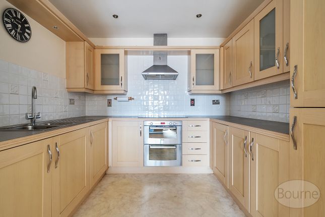 Flat 20, Butlers Place,, Portsmouth Road, Godalming photo 3