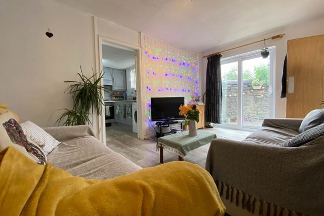 4-bed terraced on 15, Alexander Street, Cardiff, £2,140/mo