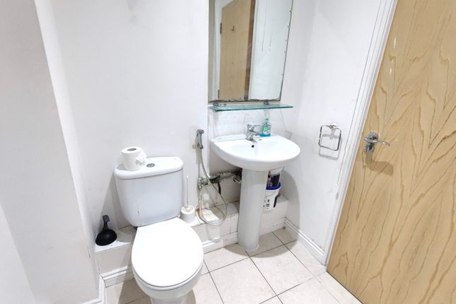 Flat for sale in Bluepoint Court, Station Road, Harrow