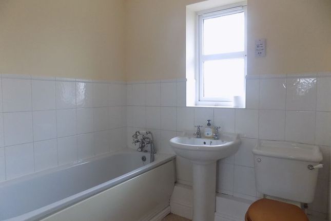 Flat to rent in Oulton Road, Stone