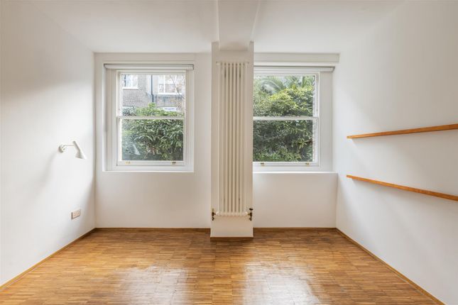 Flat for sale in Sylvester Road, London