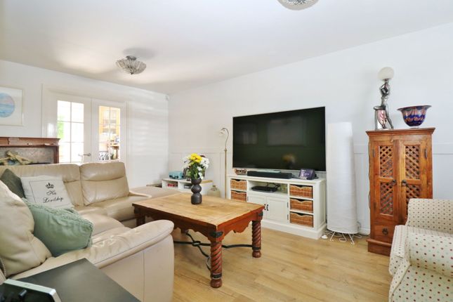 53 Hansen Gardens, Southampton photo 3