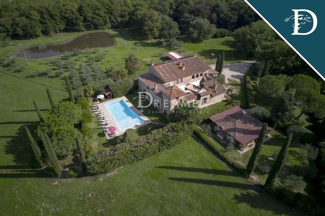Thumbnail Villa for sale in Via Fratelli Bandiera, Rapolano Terme, Toscana