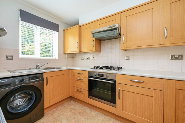 88, Cheylesmore Drive, Camberley photo 4