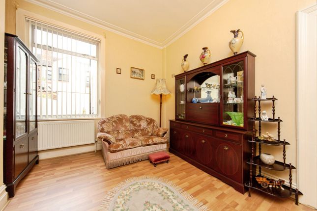 32, Roxburgh Avenue, Merseyside photo 4