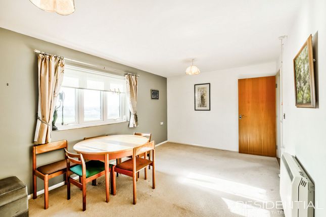 46 Cobbinsbank, Waltham Abbey photo 4