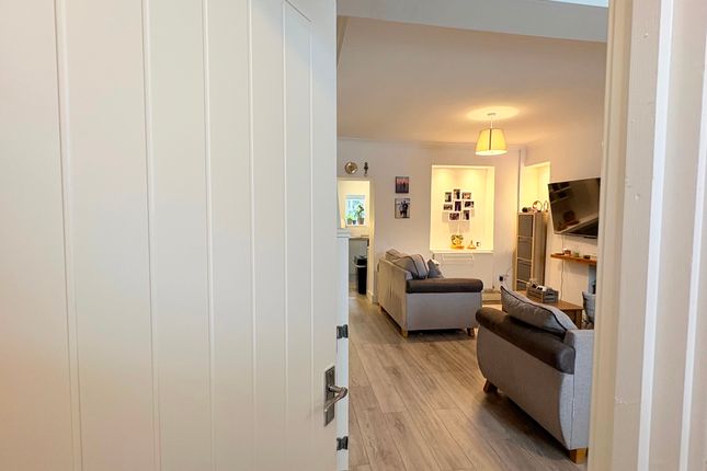 7 James Road, Bridgend photo 2