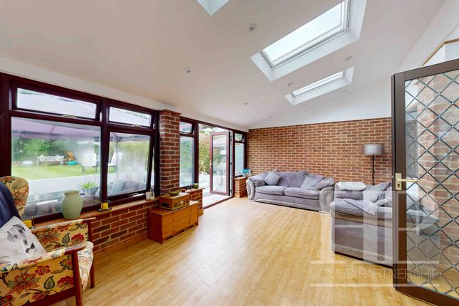 7 Butts Close, Crawley photo 4