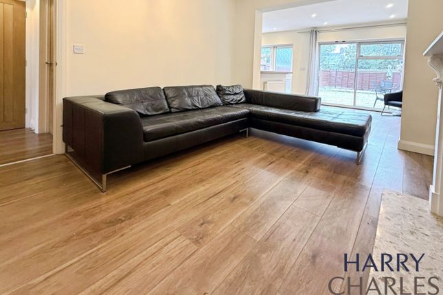 119, Sandringham Road, Watford photo 5