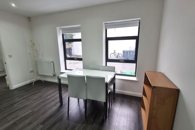 2, Homelink Terrace, Wood Green photo 4