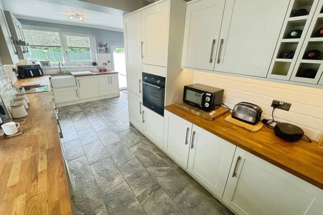 65 Eleanor Close, Bridgend photo 3