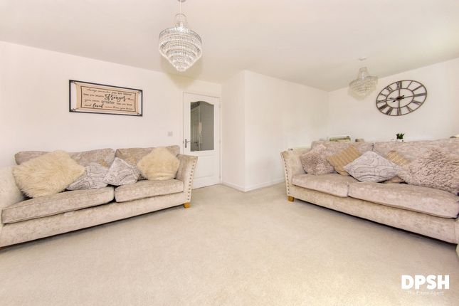 4 Scatcherd Drive, Leeds photo 5