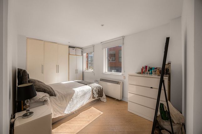 8 Finchley Road, London photo 4