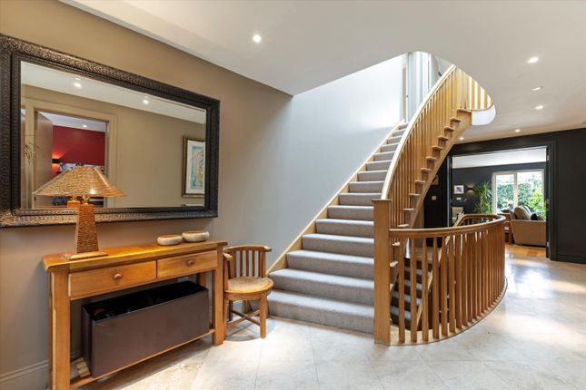 11, Bank Lane, London photo 2