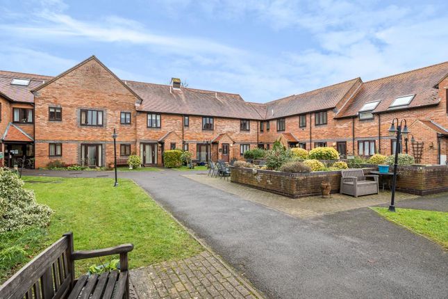 Flat for sale in Thame, Oxfordshire