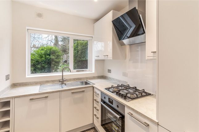 Thumbnail Maisonette to rent in East Dulwich Road, London