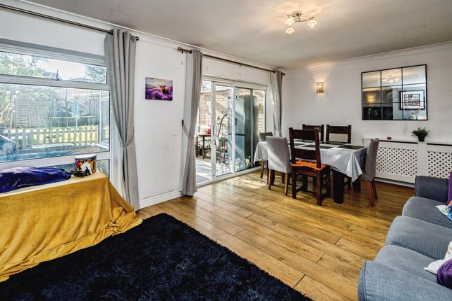 5, Conifer Rise, HIGH WYCOMBE photo 3