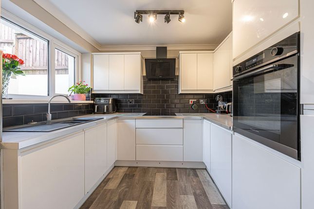 27 Greys Road, Pontypool photo 2