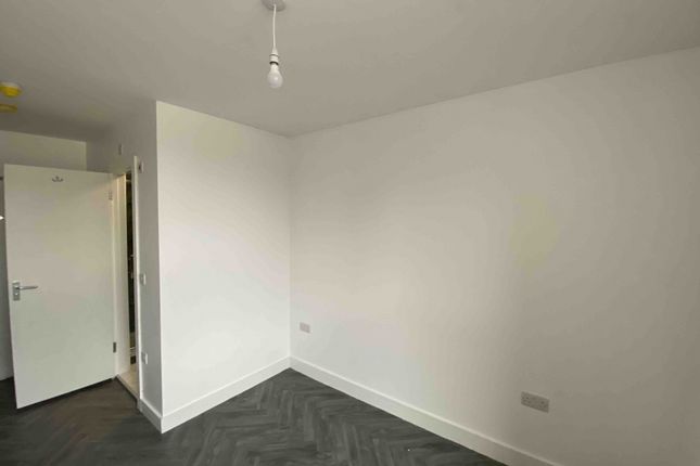 Flat to rent in Paradise Court, West Bromwich