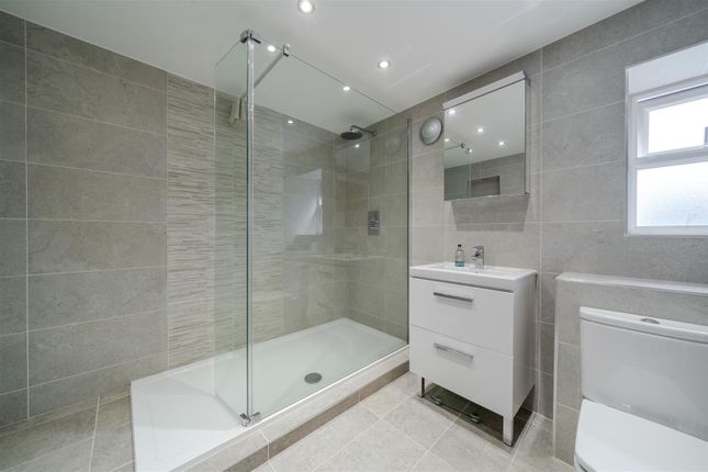 Shower Room.Jpg