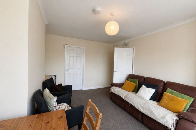 84, Hughenden Avenue, High Wycombe photo 4