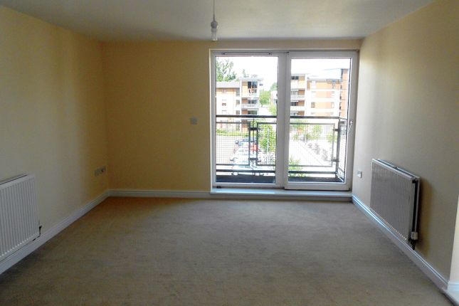 34, Page Court, Commonwealth Dr, Crawley photo 3