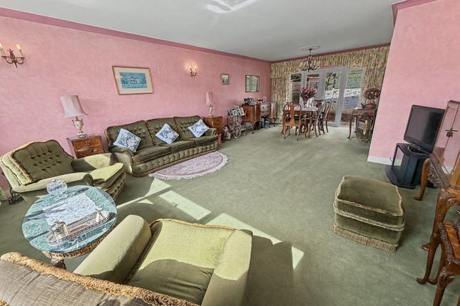 30 Ringley Drive, Manchester photo 4