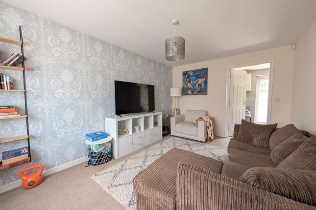 25, Oswin Gardens, Bradford photo 3