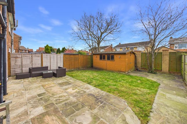 11, Springfield Avenue, Brough photo 3