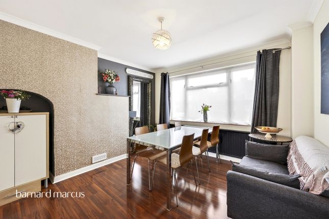 69, Devon Way, CHESSINGTON photo 4