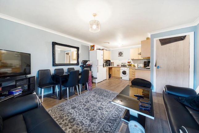 Flat for sale in Bath Road, Slough