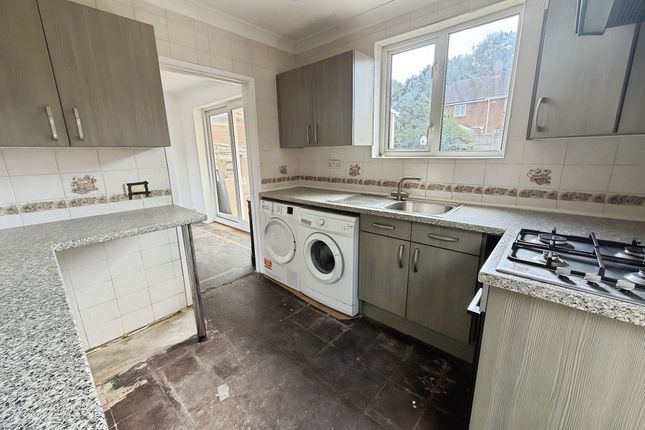 25 Frost Road, Bournemouth photo 4