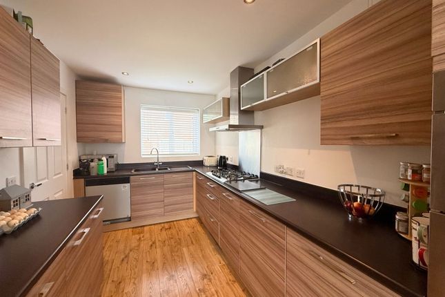 4, Woods Close, Burton-on-trent photo 4
