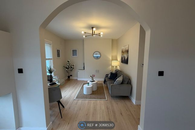 C Wood Lane, London photo 3