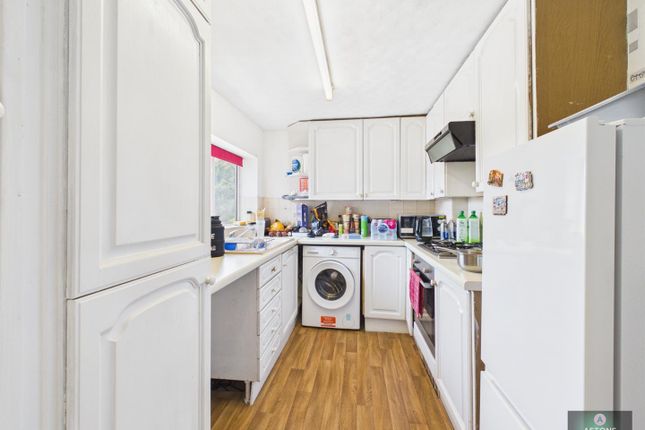 38, Johnson Walk, Crawley photo 4