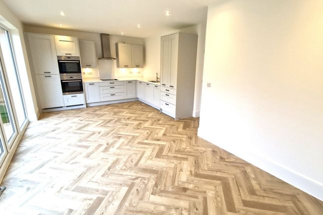 16, Blackmore Drive, Exeter photo 3