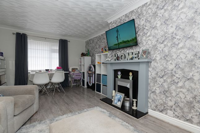 24, New Park Estate, Doncaster photo 4