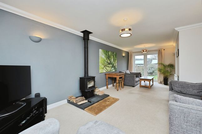 2, Oaks Drive, Swaffham photo 3