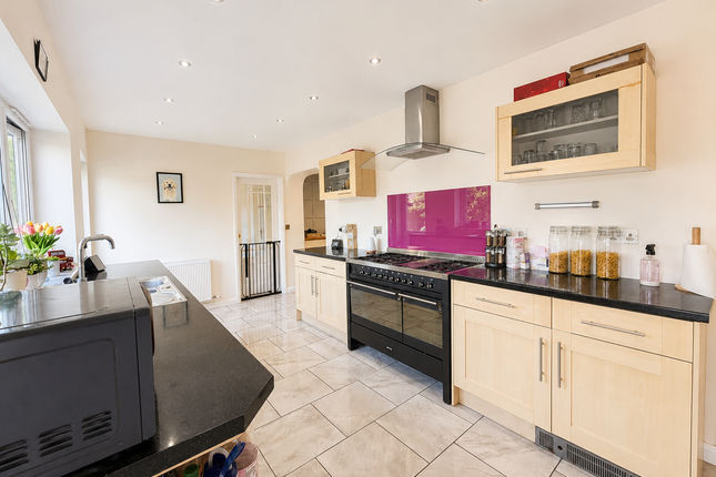 4, Furnells Close, Wellingborough photo 2